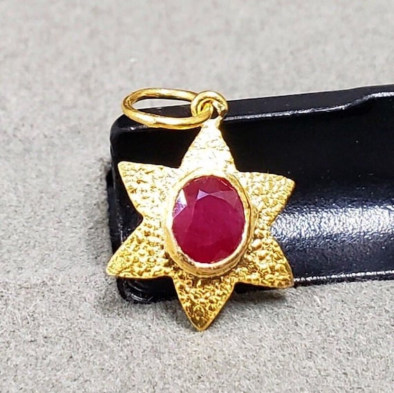 Vintage Starburst Ruby Pendant, Hammered 18k Gold Finish