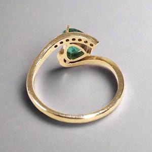 Handmade 14k solid gold emerald ring with sparkling diamonds