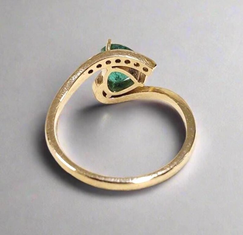 Handmade 14k solid gold emerald ring with sparkling diamonds