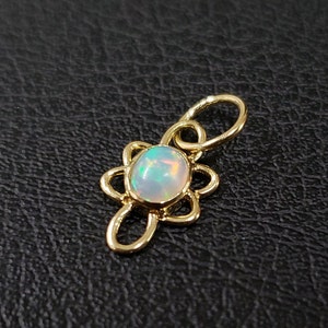 Gold Designer Oval Opal Anhänger, 18k Gold Anhänger, Multi Feueropal, Opal Schmuck, Cabochon, äthiopischer Opal, Jubiläums Anhänger