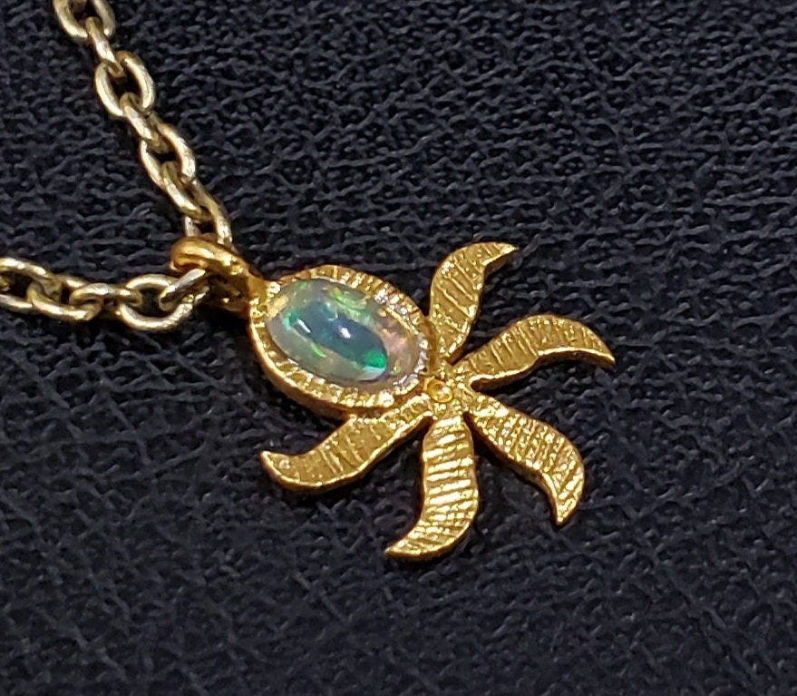 フローラルゴールドヴェルメイユエチオピアオパールチャーム：925