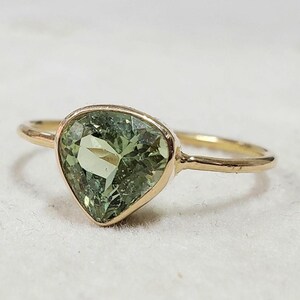7x7 mm mint green aquamarine gemstone ring, bezel set in 18k gold, minimalist jewelry.