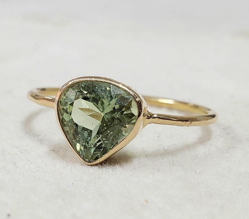 7x7 mm mint green aquamarine gemstone ring, bezel set in 18k gold, minimalist jewelry.