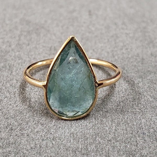 18k Gold Zambian Emerald Ring, Stackable Ring, Solid Gold Jewelry, Dainty Gold Ring, Teardrop Emerald, Bezel Set Ring