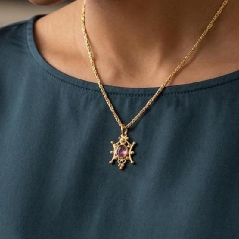 Ciondolo in oro massiccio 18 carati con zaffiro rosa, pietra preziosa taglio rosa, gioiello pregiato realizzato a mano. immagine 5