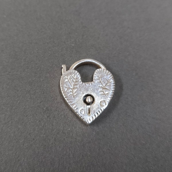 Handmade Sterling Silver Heart Padlock Clasp: 925 Paperclip Chain Connector (19mm)