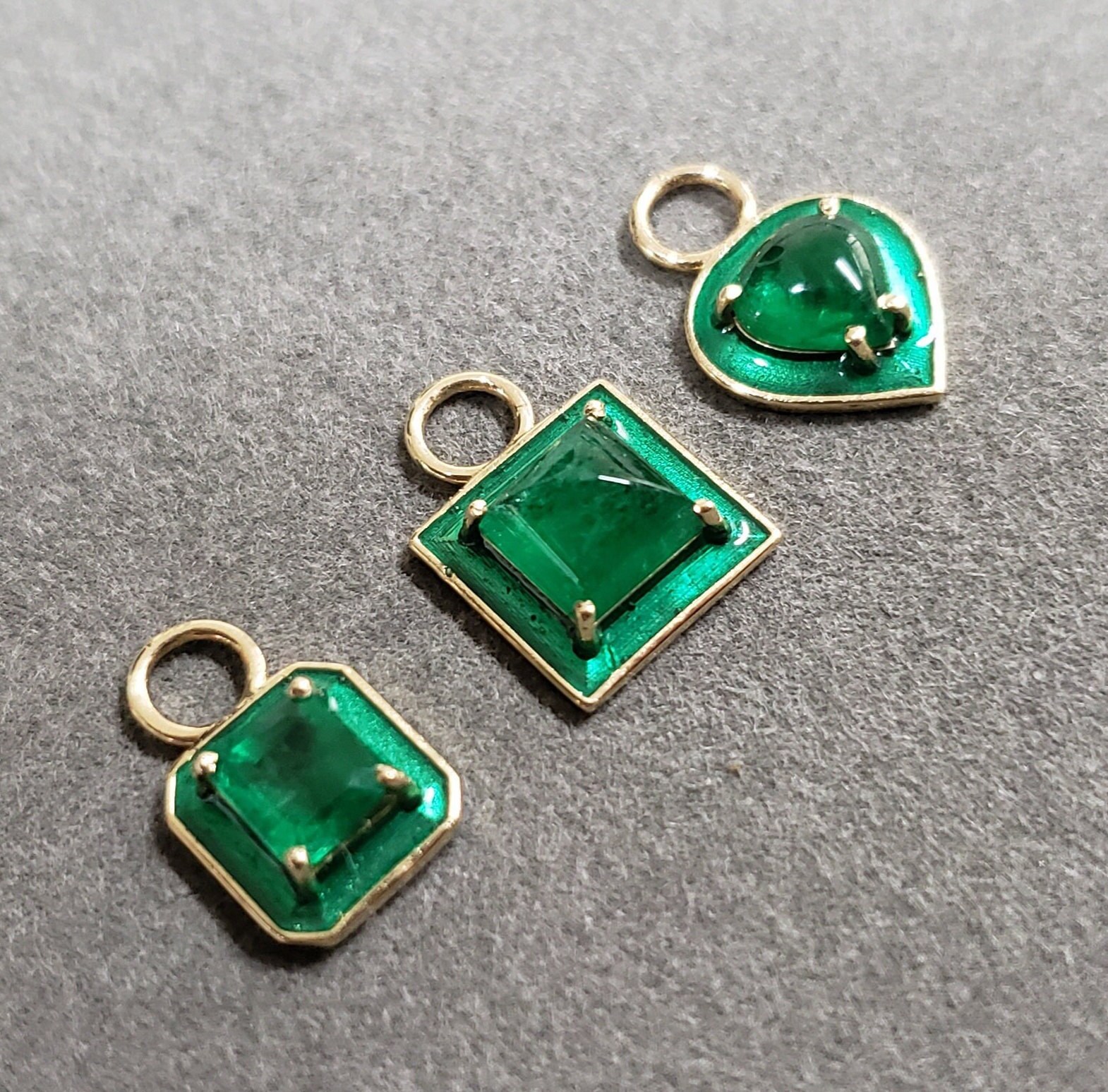 ザンビア産エメラルド14Kゴールドチャーム：グリーンエナメル