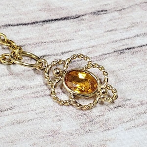 Minimalist Yellow Sapphire 14k Gold Pendant, Oval shape, Precious Gemstone, Minimalist Pendant, Gift For Her, Textured flower