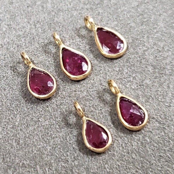 Charmes rubis en forme de larme naturelle en or 18 carats, 5x3 mm, bijoux faits à la main, résultats de collier, prix par pièce, réglage de la lunette