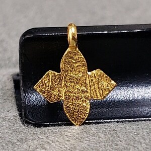 Hamrad guldfärgad korsberlock: Religiöst hänge i 925 silver (9,50 mm) bild 4