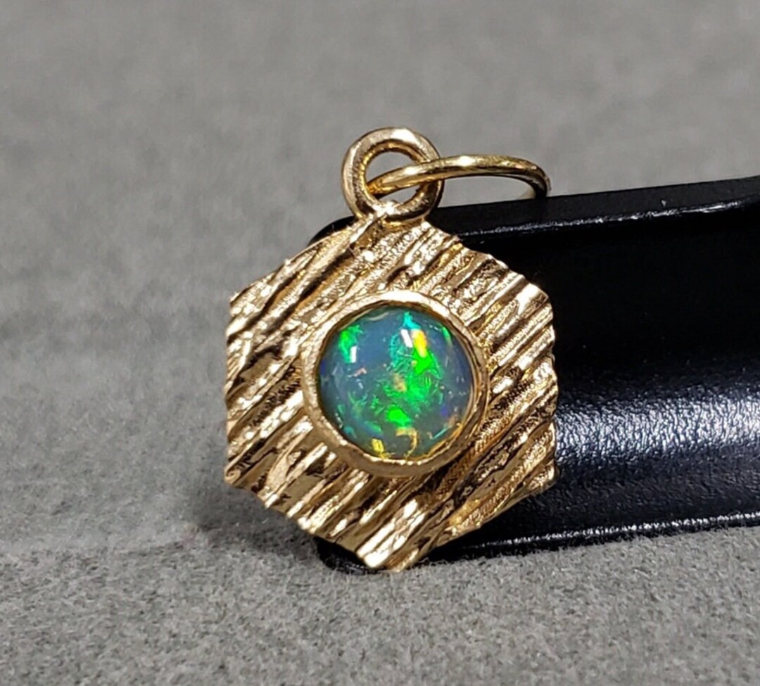 18Kゴールドエチオピアオパールペンダント：ラウンドカボション