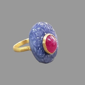 Anillo llamativo de oro de 18 quilates con zafiro y rubí tallados – Anillo de cóctel artesanal con piedras preciosas