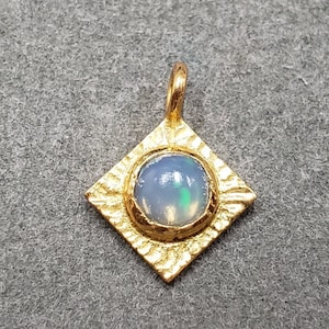 Square Shape Natural Round Opal Gold Vermeil Minimalist Women Charm Pendant/Hammered Multi Fire Opal Birthday Silver Charm Necklace For girl