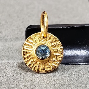 Round Shape Gold Vermeil Pendant, Silver Jewelry, Price Per Piece, Hammered Pendant, 3mm Topaz, Bezel Setting
