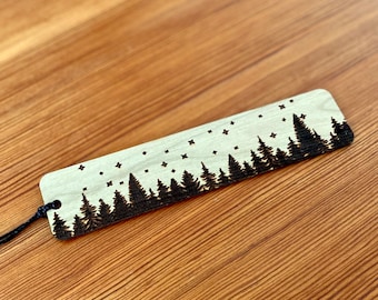 Marcapáginas de madera grabado con pino y estrellas y mensaje personalizado - Marcapáginas de madera hecho a mano