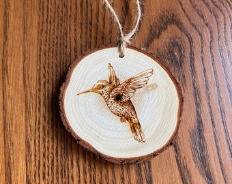 Adorno navideño de madera con forma de colibrí grabado - Personalizado