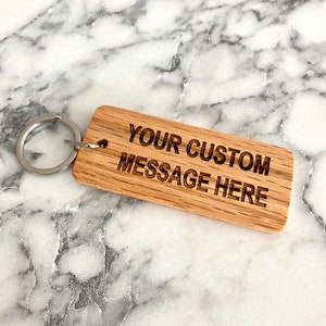Gravur Holz Schlüsselanhänger - Personalisiertes Geschenk für Sie oder Ihn - Eiche Laser graviert Schlüsselanhänger