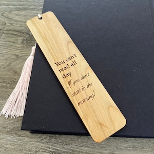 You Can&#39;t Bead All Day - Gravierte Holz Lesezeichen mit Optionaler Personalisierung - Individuelles Geschenk - Handgefertigtes Holz Lesezeichen