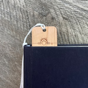 Peeking Man - Graviertes Holz Lesezeichen mit Optionaler Personalisierung - Individuelles Geschenk - Handgefertigtes Holz Lesezeichen