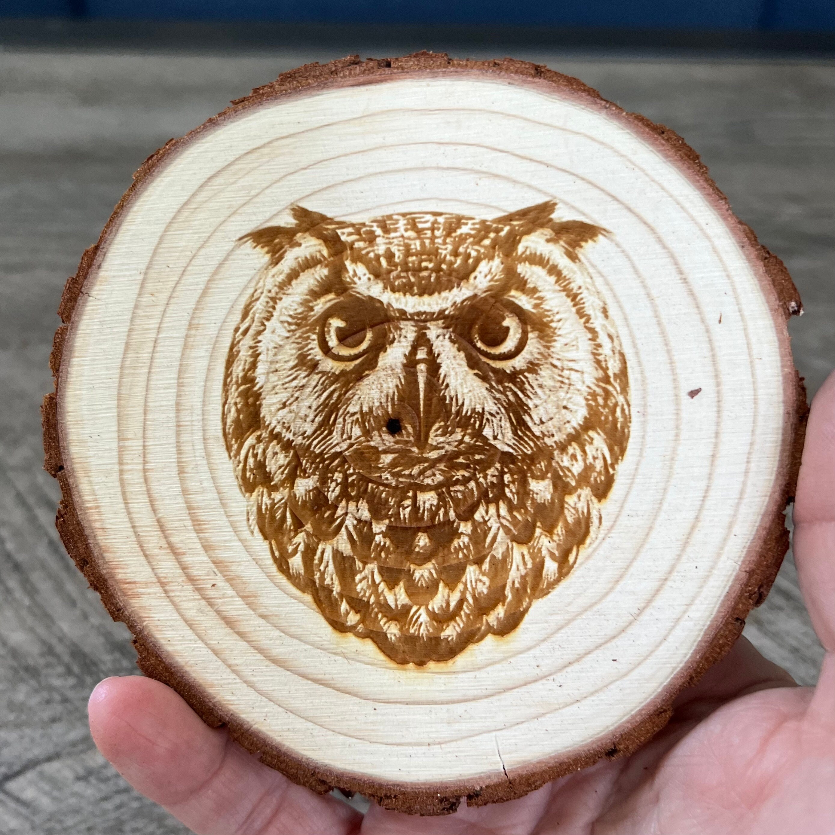 彫刻されたフクロウの頭の木製コースターセット - Etsy 日本