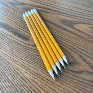 Personalisierte Bleistifte Nr. 2 Gravierte Buntstifte mit benutzerdefinierten Nachrichten, Radiergummis und vorgeschärften Spitzen Bild 5