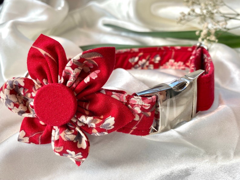 Red floral cotton print Dog collar set. Collar flower Limited edition Dog pendant Dog collar with pendant and handmade removable flower
