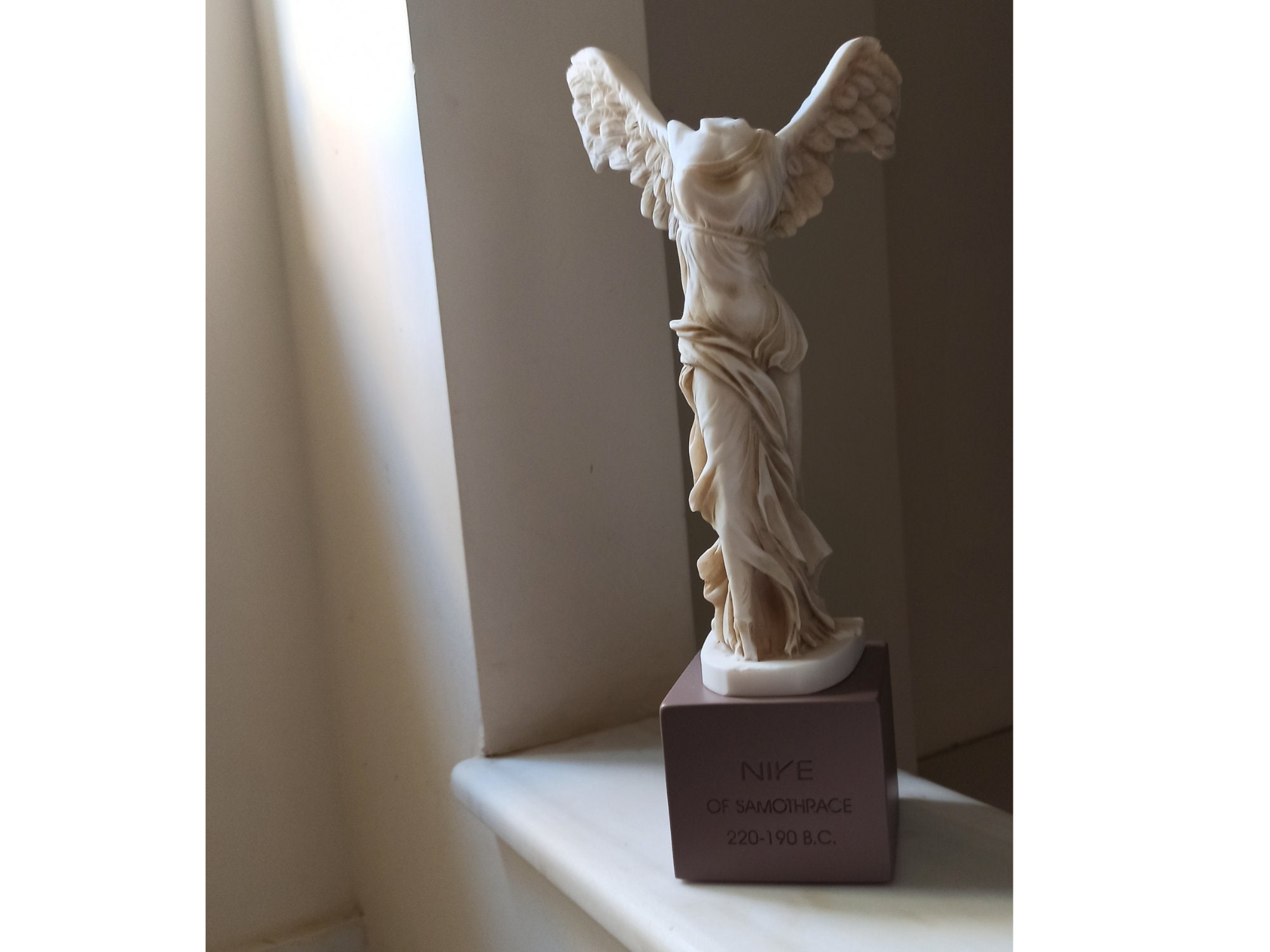 winged victory of samothrace artist