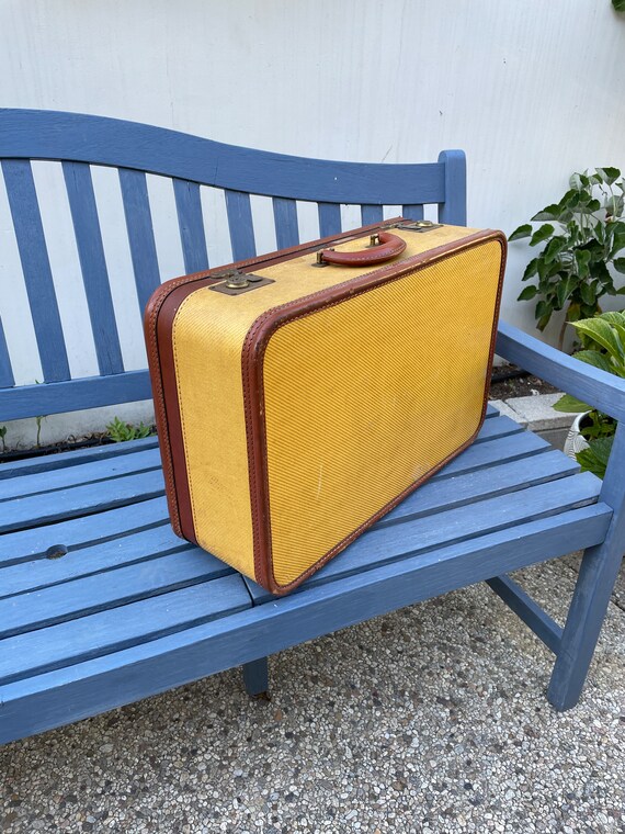 Vintage Black Suitcase with Metal Corners (c.1940s) –