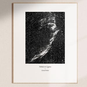 Nébuleuse dans le Cygne | affiche d'astronomie vintage, impression d'art céleste, décoration d'intérieur noir et blanc