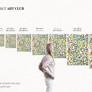 Puede incluir: Una gu&iacute;a de tama&ntilde;os de impresi&oacute;n para obras de arte, que muestra diferentes tama&ntilde;os de una impresi&oacute;n de limonero sobre fondo blanco. Los tama&ntilde;os se indican en pulgadas y cent&iacute;metros. El texto "THE IMPERFECT ART CLUB" est&aacute; en la parte superior de la imagen. El texto "Print Size Guide" est&aacute; debajo del t&iacute;tulo. El texto "The cropping of the artwork can vary depending on the print size" est&aacute; en la parte inferior de la imagen.