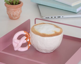 Taza de pretzel de chocolate y fresa hecha a mano / Taza de café de cerámica con asa única Colección de cerámica Decoración Regalo de San Valentín Regalo para ella