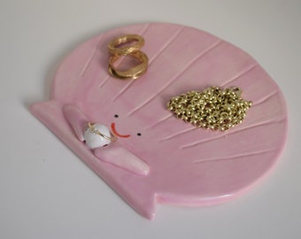 Handmade Ceramic Seashell Jewelry Dish: Unique Ring Holder