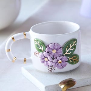 Tazza da caffè in ceramica floreale fatta a mano: manico in oro 24 carati, decorazione primaverile