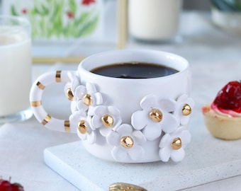 Taza de cerámica hecha a mano: asa de oro de 24 quilates y diseño floral