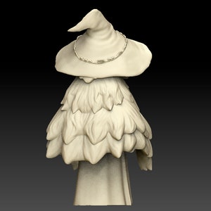 Puede incluir: Una figurita de cer&aacute;mica blanca de un mago con un sombrero puntiagudo con una banda decorativa y una larga t&uacute;nica de capas.