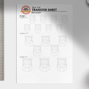 K&ouml;nnte beinhalten: Ein druckbarer Transferbogen f&uuml;r Royal-Icing-Kekse mit Zebra-Muster. Der Bogen enth&auml;lt drei Gr&ouml;&szlig;en von Zebra-Gesichtern, die 3,86 cm, 4,11 cm und 4,62 cm hoch sind.