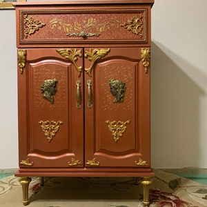 41 Stylish chest of drawers made of natural wood is made entirely by hand 124х84см
