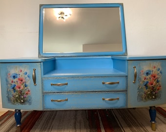 Stylish dressing table with hanging mirror 120 x 108 cm