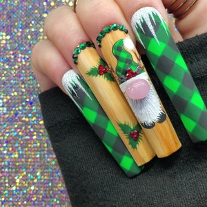 Gnome for the Holidays • Cozy Christmas Plaid Nails with Wood Grain, Holly & Sparkling Icicles • XXL Square Press-Ons