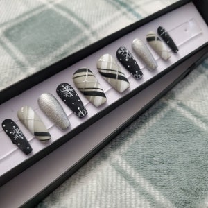 Hiver Plaid Flocon de neige Noël Vacances Peint à la main Appuyez sur les ongles Nail Art Faux ongles Colle sur les ongles Cadeau pour elle image 5