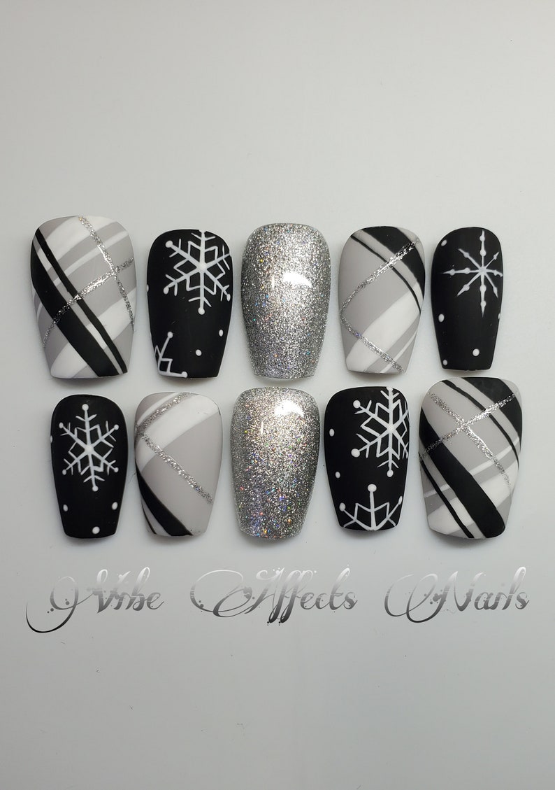 Hiver Plaid Flocon de neige Noël Vacances Peint à la main Appuyez sur les ongles Nail Art Faux ongles Colle sur les ongles Cadeau pour elle image 1