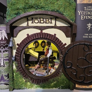 Bag Ends House Book Nook, Book Ends, Home Decor, Bookshelf Decor, Miniature Library Nook,Room Decor