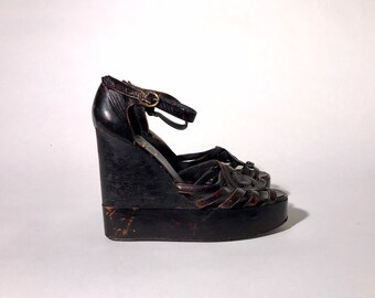 Vintage 1970s Black Wedge Shoes / 70s Sky High Platform Shoes