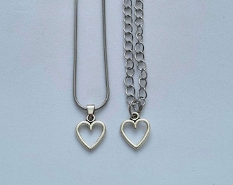 Mini collar de corazón de plata / Joyería minimalista delicada / Cadena de serpiente / Linda joyería en capas / Collar a juego / Regalos para ella
