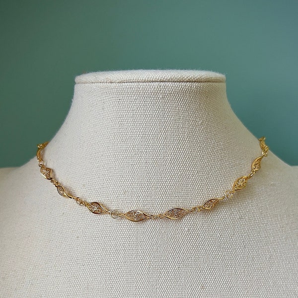 Twisted gold DNA choker necklace, Simple dainty delicate layering necklace, Elegant regency historic jewelry, Formal work occasion jewelry