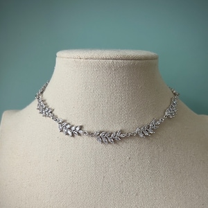 Delicate silver leafy vine choker necklace, Elegant magical bridal wedding choker, Ethereal mystical floral flower cottagecore necklace