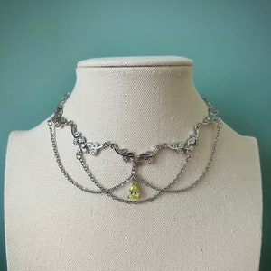 Silver draped leafy vine choker necklace, Beautiful regal fantasy fairytale ballroom choker, Ethereal lime green fairycore angelic jewelry
