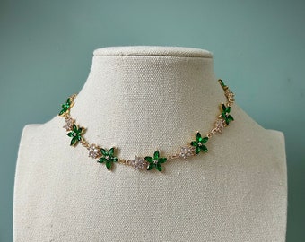 Collier féminin féerique angélique, collier ras de cou de conte de fées majestueux majestueux fleurs vertes, tour de cou princesse éthérée majestueux cottagecore