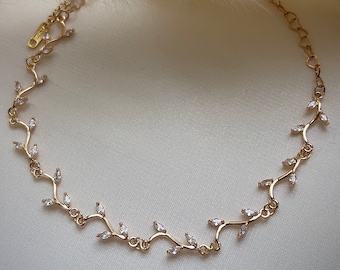 Collier ras de cou délicat en vigne à feuilles blanches, tour de cou simple coquette majestueuse de mariée, collier floral féerique en or, bijoux anciens Regency