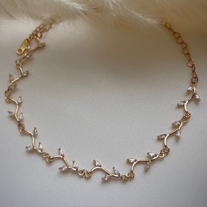 Collier ras de cou délicat en vigne à feuilles vertes, tour de cou simple coquette majestueuse de mariée, collier floral féerique en or, bijoux anciens Regency Blanc